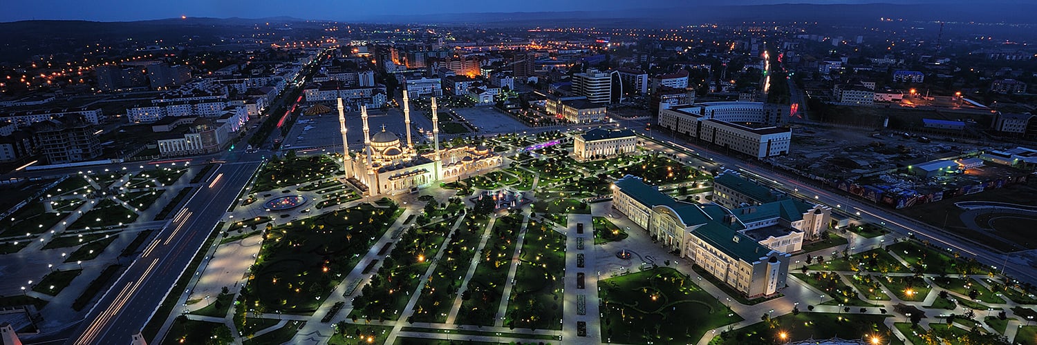 Сколько время в грозном. Город Грозный Центральная площадь. Площадь Кадырова в Грозном. Главная площадь Чечни. Площадь Грозного 2022.